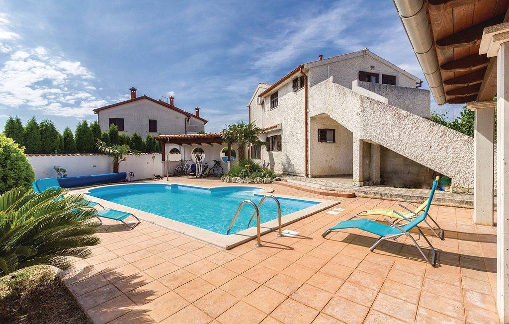 Apartamento entero, Apartamento de vacaciones para 2 personas con terraza in Banjole, Costa sur de Istria