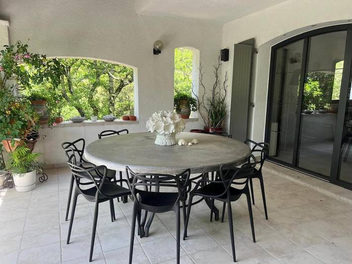 Location de vacances pour 10 personnes, avec terrasse et piscine ainsi que vue et jardin, animaux acceptés à Saint-Brès - 2