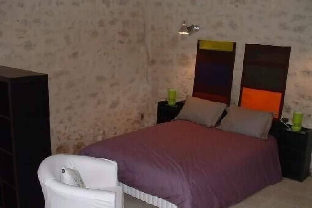 Peaceful 3-star gîte in the heart of Château l'Insoumise in Saint-André-de-Cubzac, Blaye region