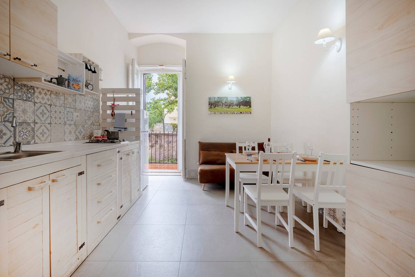 Apartamento entero, Apartamento 'Garibaldi54 - Habitación de los Olivos' con balcón, Wi-Fi y aire acondicionado in Santo Spirito, Bari