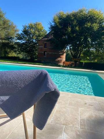 Gîte pour 4 personnes, avec jardin ainsi que terrasse et piscine dans Héronchelles