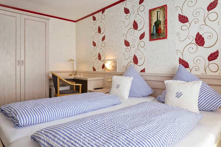Hotel Helgolandia - Doppelzimmer zur Inselseite in Helgoland