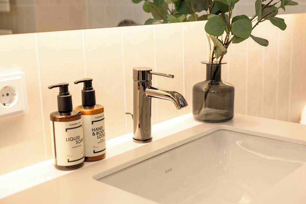 Geheel appartement, Luxurious Apt - Zen Style - Parkview - Short or Long - Center - Parking in Linz, Linz - Wels