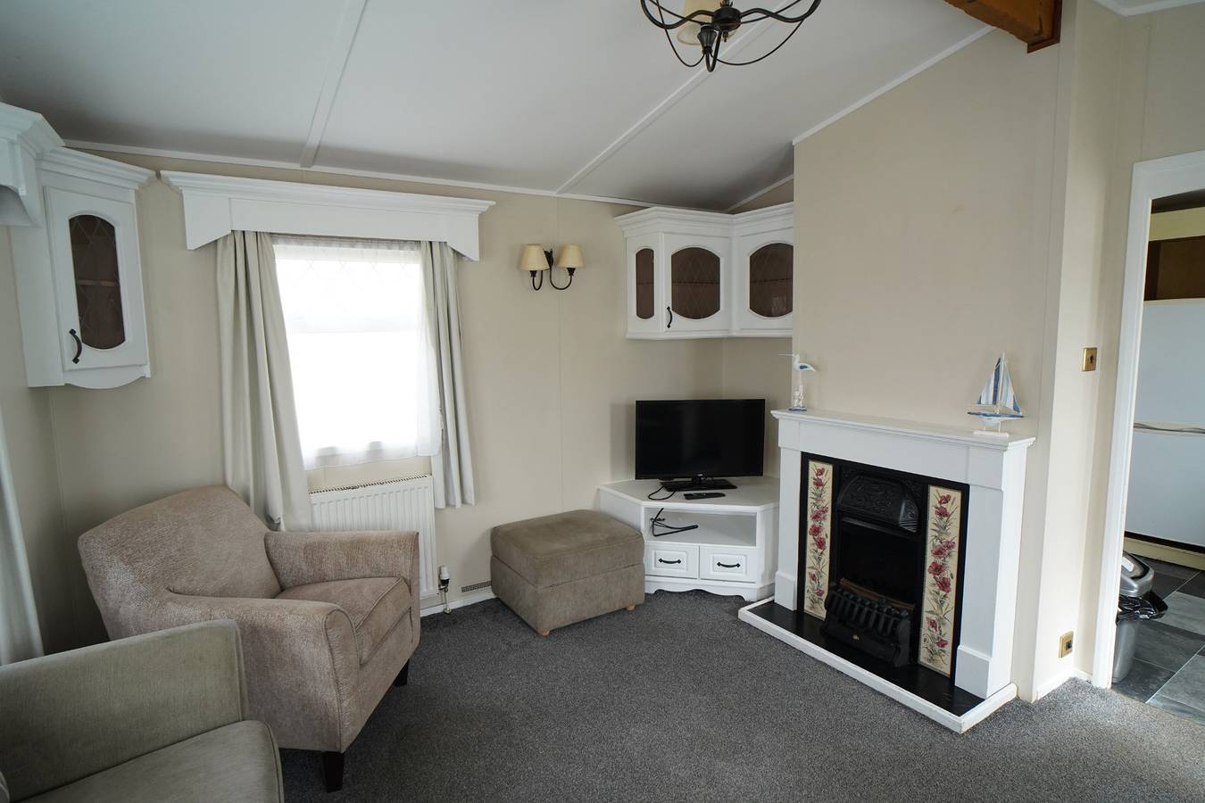 Caravan-Sleeps 5-Pets Ok-Parking-Linen Incl in Heacham, Norfolk Coast