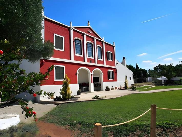 Location de vacances pour 9 personnes, avec jardin ainsi que vue et piscine, adapté aux familles à Ferreries - 3