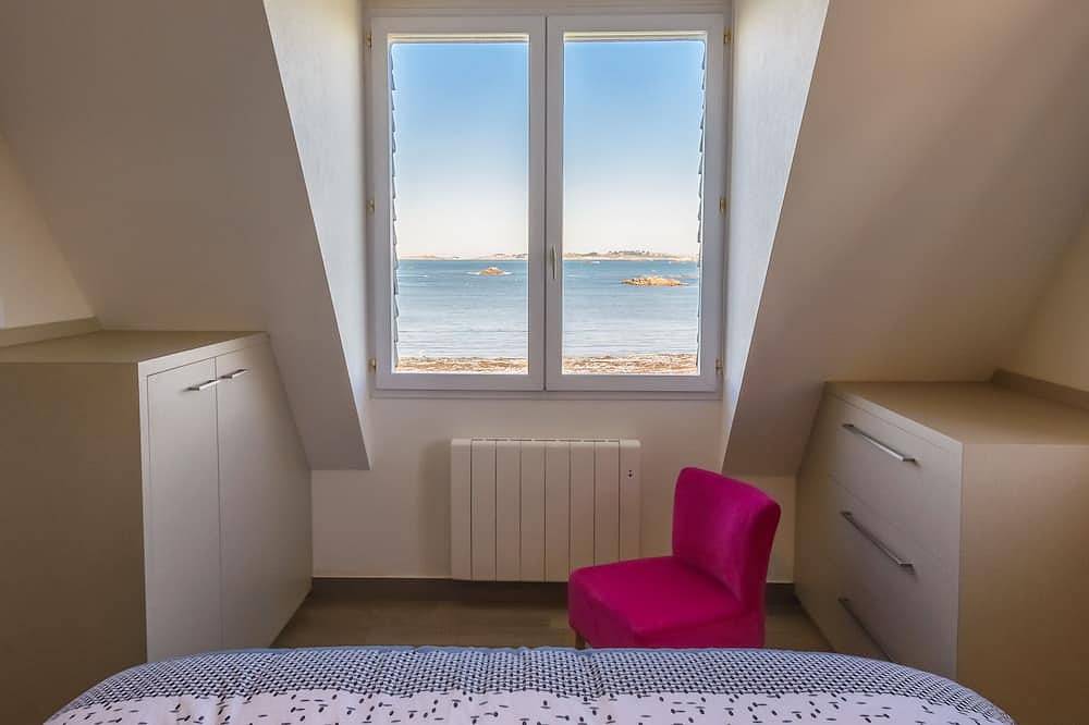 Lujosa villa, impresionantes vistas al mar, a 10 metros de la playa, 5 dormitorios, 10 personas. in Santec, Ceinture Dorée