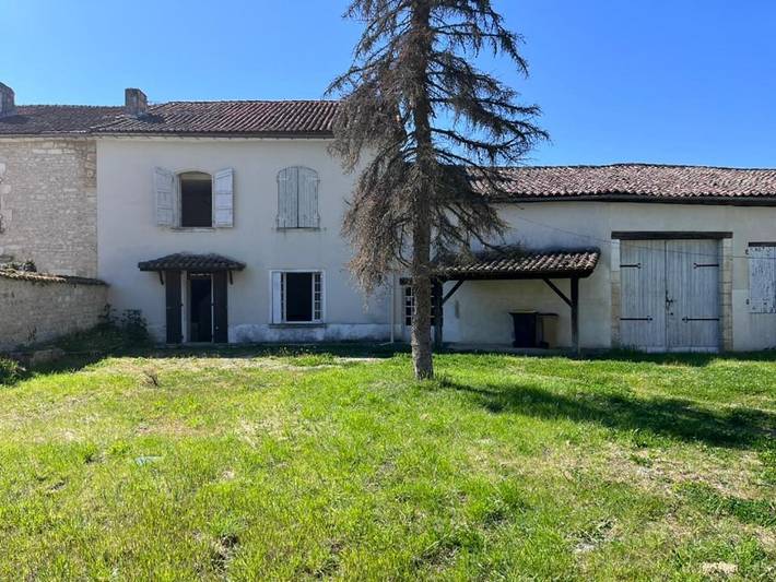 Location de vacances pour 9 personnes, avec vue et jardin, animaux acceptés à Torsac