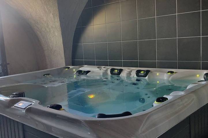 Location de vacances pour 4 personnes, avec jacuzzi et sauna à Saint-Genès-Champanelle - 4