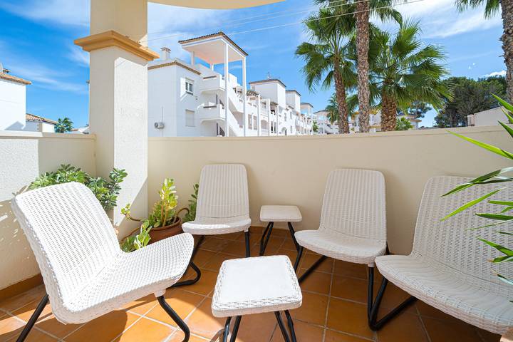 Ganze Wohnung, Ferienwohnung 'Villamartin' mit Gemeinschaftspool, Wlan und Klimaanlage in Monte Golf, Orihuela