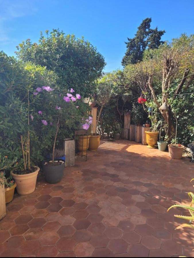 Maison de vacances à l'Ayguade classée 3 étoiles, climatisée,3mn à pied plage et restos ,5mn aéroport, 10mn gare in l'Ayguade, Hyeres