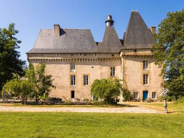 Château pour 4 personnes, avec piscine, animaux acceptés dans 