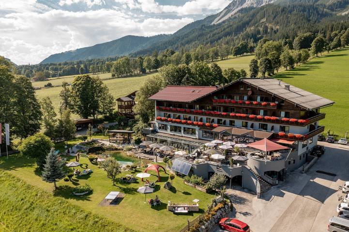 Hôtel pour 3 personnes, avec Balcon et Terrasse ainsi que Jardin et Piscine à Ramsau am Dachstein