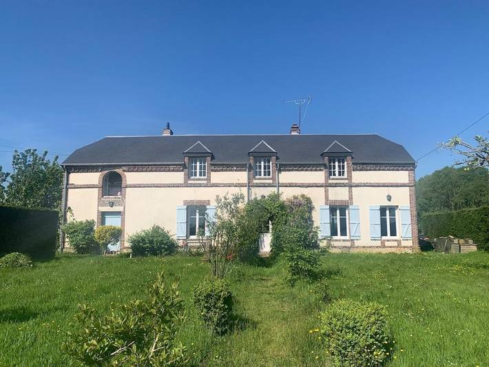 Location de vacances pour 8 personnes, avec Terrasse ainsi que Jardin et Vue à Saint-Evroult-Notre-Dame-du-Bois