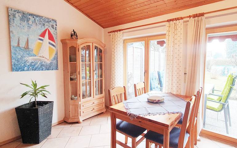 Ferienwohnung für 3 Personen, mit Terrasse und Garten sowie Pool