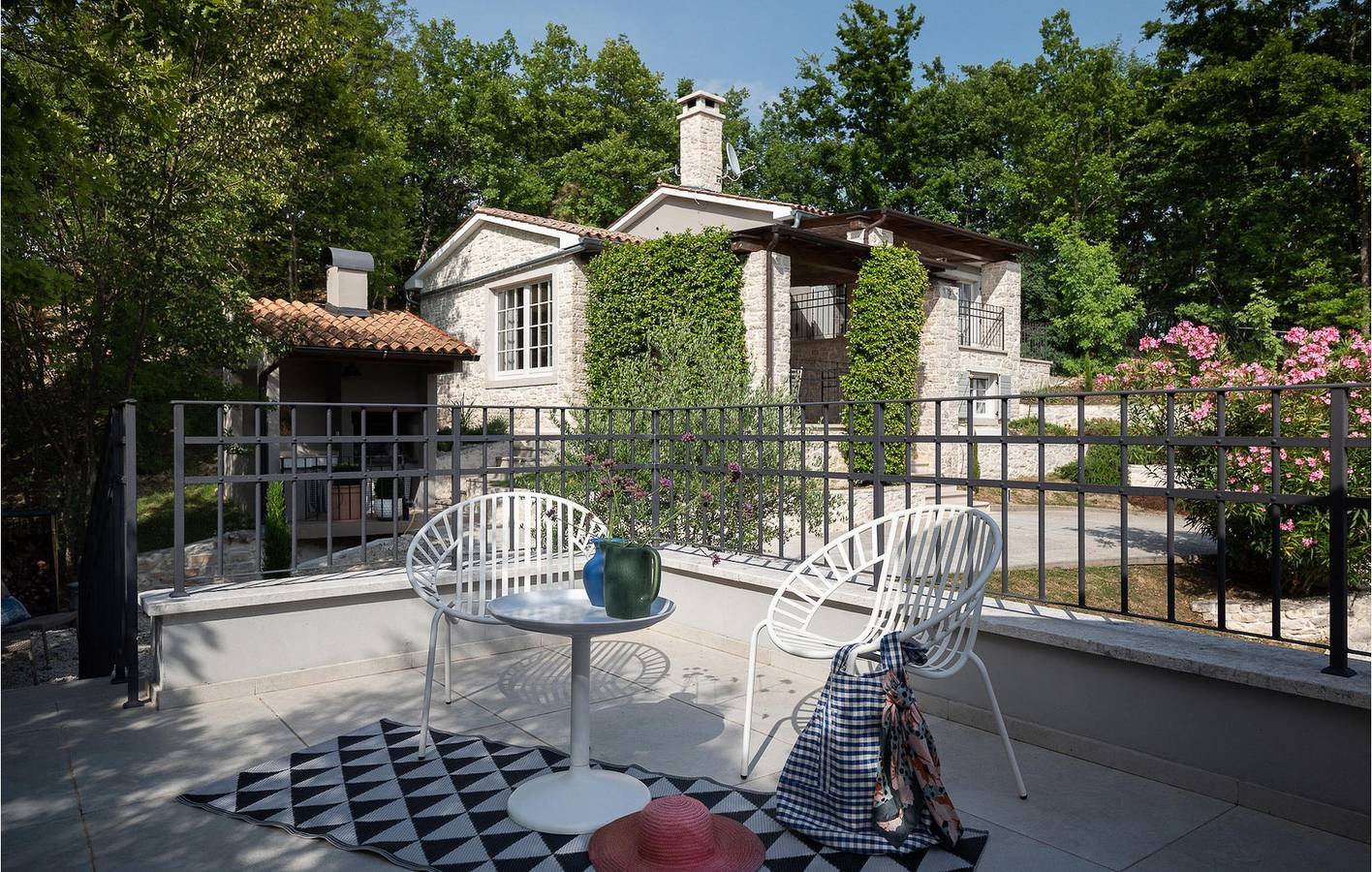 Charmante Unterkunft, 2 km von Pićan entfernt: 120 m² große Ferienwohnung mit Pool und WLAN in Pićan, Zentralistrien