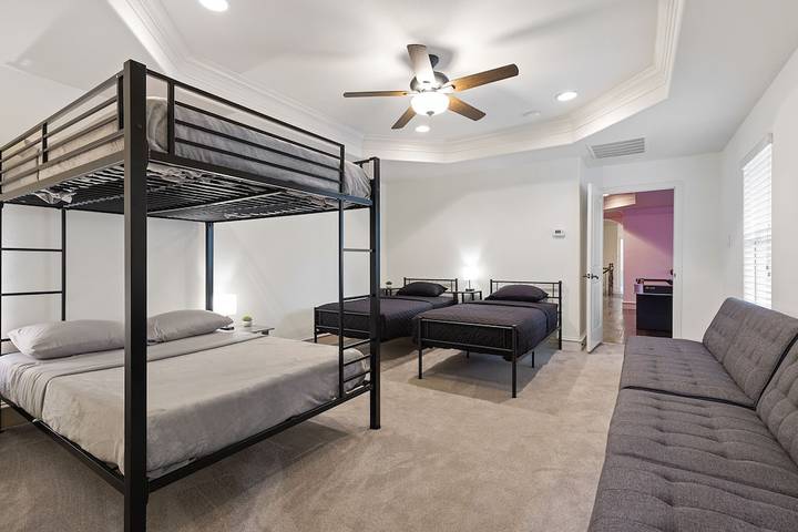 Vacation house for 14 people, with balcony, with pets in Dallas