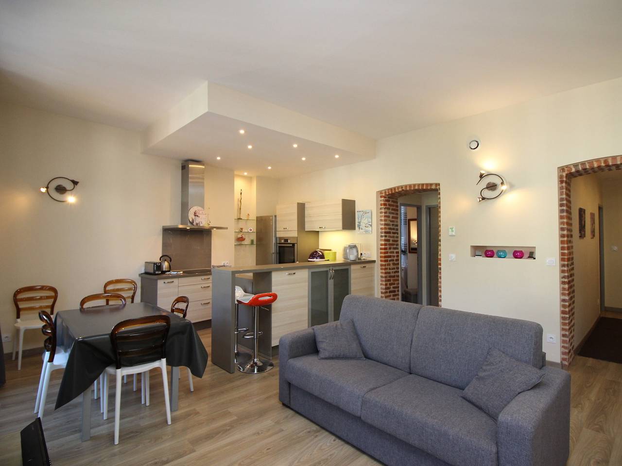 Entire apartment, Le Mont Dore - Spacious 2-Bedroom Apartment with Balcony and Wifi in Center in Mont-Dore, Volcans d'Auvergne Regional Nature Park