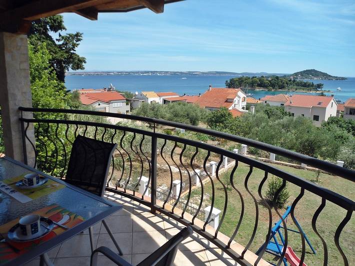 Ferienhaus für 8 Personen, mit Balkon/Terrasse und Garten in Poljana