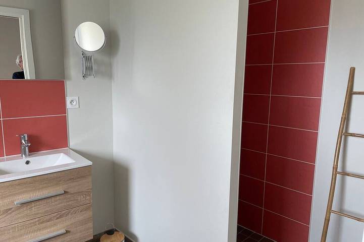 Gîte pour 2 personnes, avec jardin ainsi que jacuzzi et piscine, animaux acceptés à Coulaines - 3