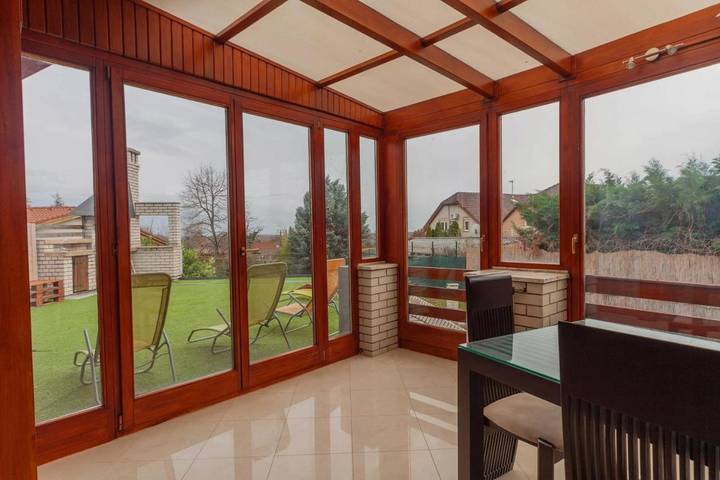 Villa pour 7 personnes, avec piscine et sauna ainsi que jardin et jacuzzi à Budapest - 3