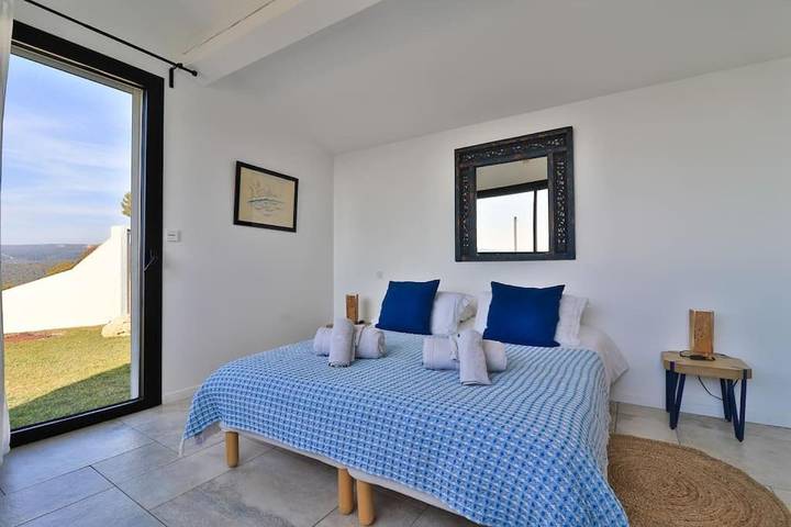 Location de vacances pour 11 personnes, avec piscine ainsi que vue et jardin, animaux acceptés dans Plage De L Anse De L Arene - 4