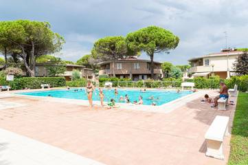 Ferienwohnung für 4 Personen, mit Garten und Pool sowie Ausblick, mit Haustier in Bibione