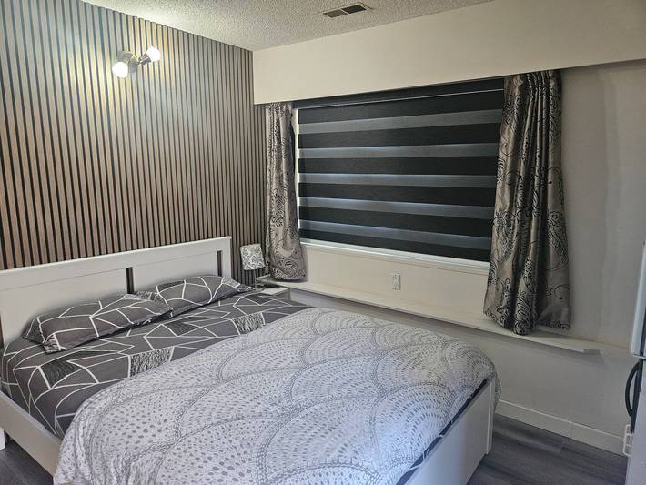 Acogedora habitación privada, baño adjunto, entrada propia, registro flexible in Δ, Columbia Británica