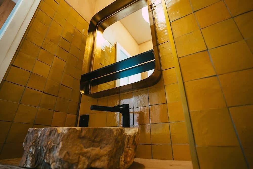 Entire apartment, Le Perchoir I Charming one-roomed flat with balcony in Guebwiller, Parc naturel régional des Ballons des Vosges