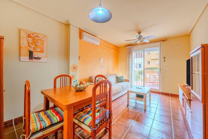 Appartement entier, Appartement 'En Urbanización Nudista' avec piscine partagée, Wi-Fi et climatisation in Playas de Vera, Vera