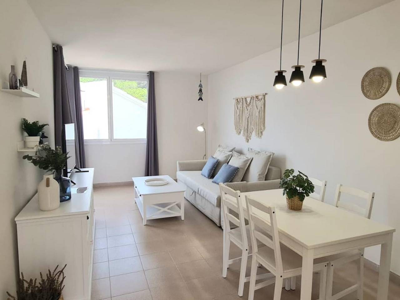 Ganze Ferienwohnung, Ferienwohnung für 4 Personen mit Meerblick in Platja del Morer (Sant Pol de Mar), Sant Pol de Mar