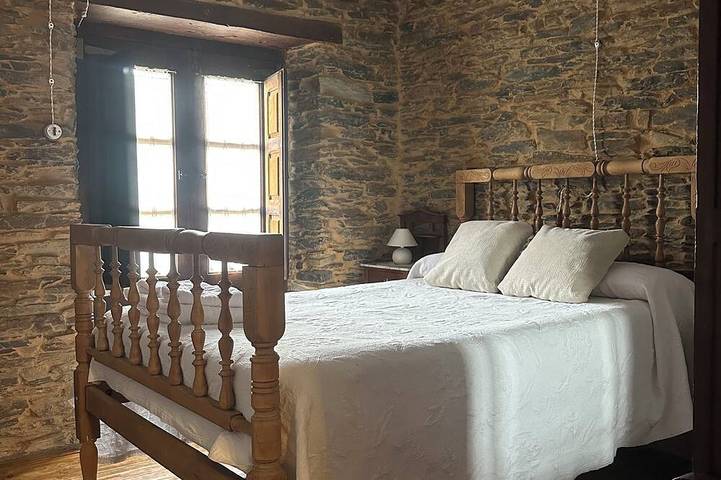 Casa rural El Barreiro, ****( 4 estrellas) 6 plazas. Alquiler íntegro. El Bierzo in Páramo del Sil, Cordillera Cantábrica