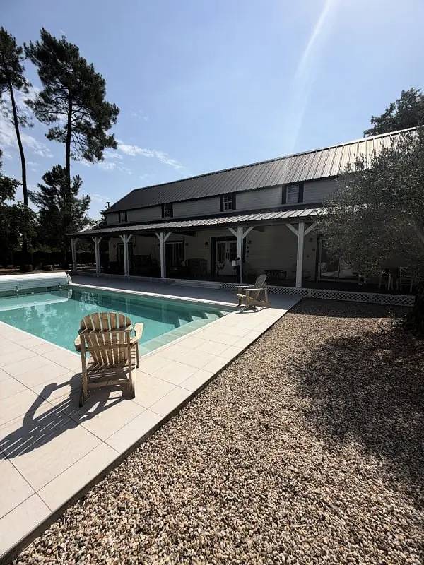 Location de vacances pour 14 personnes, avec Terrasse et Jacuzzi ainsi que Jardin et Piscine à Pissos