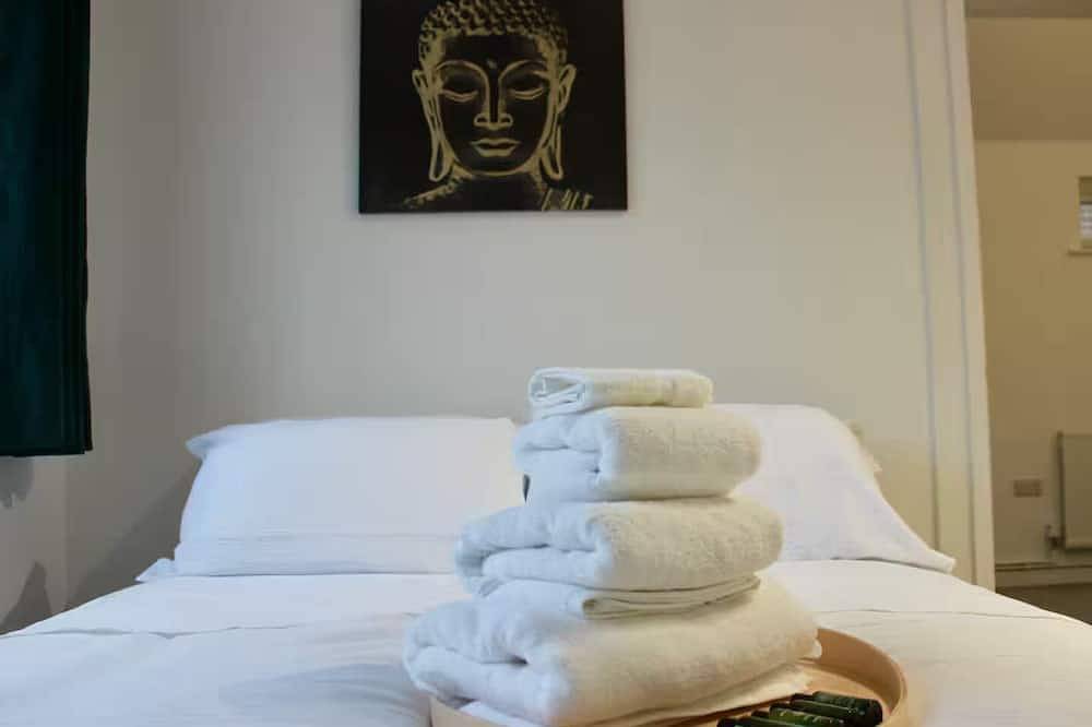 Ganze Wohnung, Modern 1Br Guest Lodge • Free Parking • Near Lgw in Crawley, West Sussex