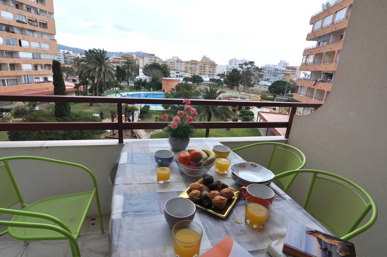 Estudio entero, ¡Encantador estudio en alquiler en Roses, Costa Brava! Capacidad para 4 personas, comodidades modernas, piscina, Wi-Fi gratuito, cerca de la playa. ¡Reserva ahora! in Santa Margarida, Roses