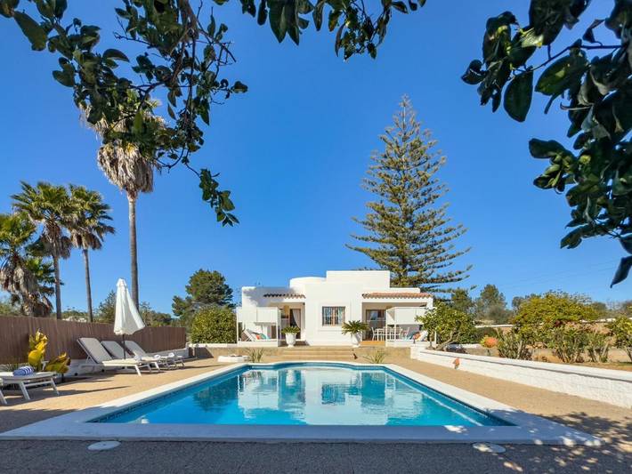 Casa rural para 6 personas, con jardín además de vistas y piscina en San Rafael de Sa Creu