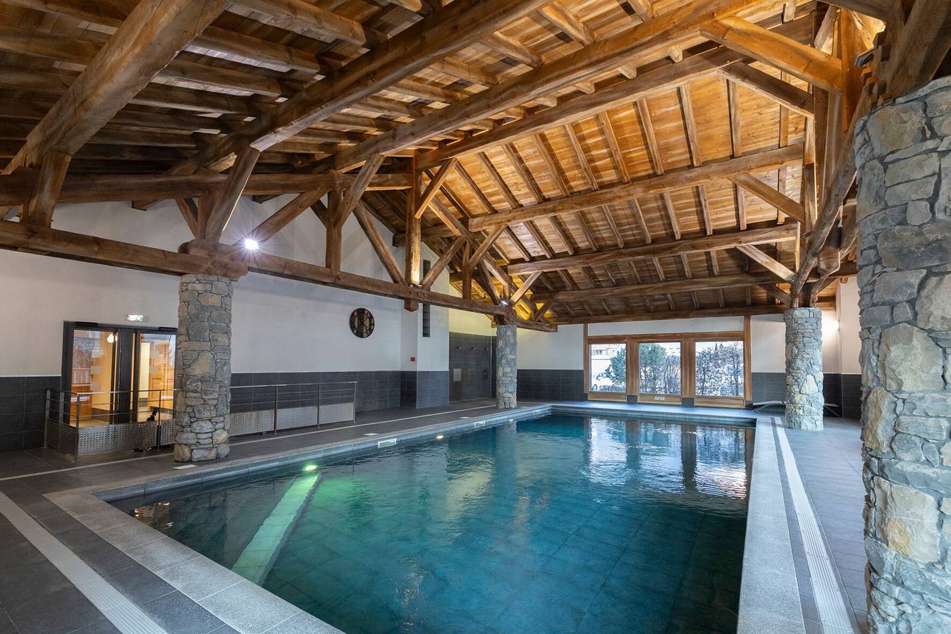 Ganze Wohnung, Appartement für 6 Personen im Zentrum von Samoëns mit Bergblick, privater Terrasse & Gemeinschaftsgarten in Samoëns, Region Bonneville