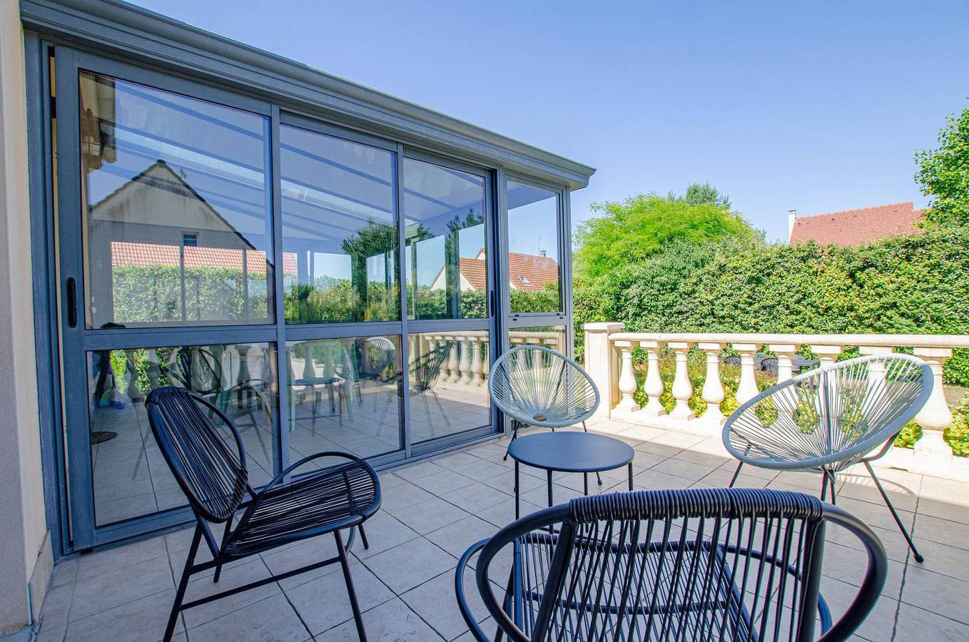 Les Lys in Saint-Julien-les-Villas, Aube