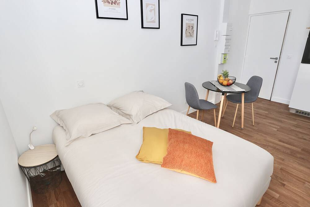 Apartamento entero, Napoléon Gare 5 ★ Studio ★ 1er Etage★ Bylocly in Pontivy, Pontivy region