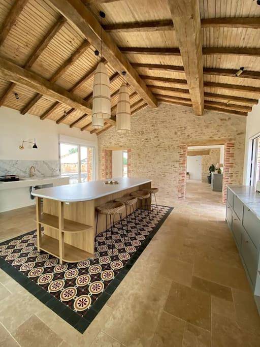 Location de vacances pour 15 personnes, avec jacuzzi ainsi que jardin et piscine, adapté aux familles à Sainte-Cécile (Vendée) - 2