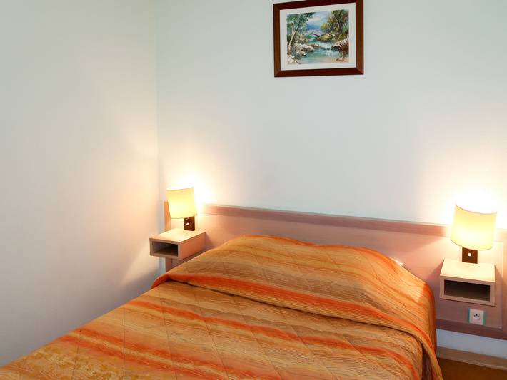 Location de vacances pour 8 personnes, avec bassin pour enfant et terrasse, animaux acceptés à Tourrettes - 4