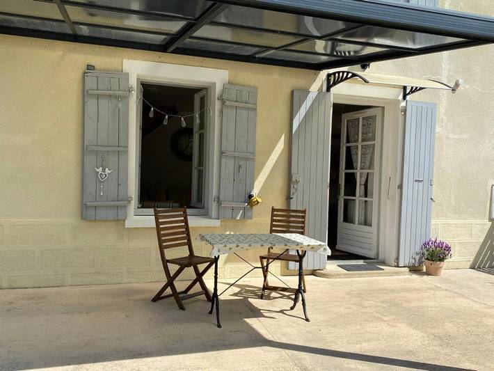 Location de vacances pour 3 personnes, avec vue ainsi que piscine et jardin à Ruffec - 4