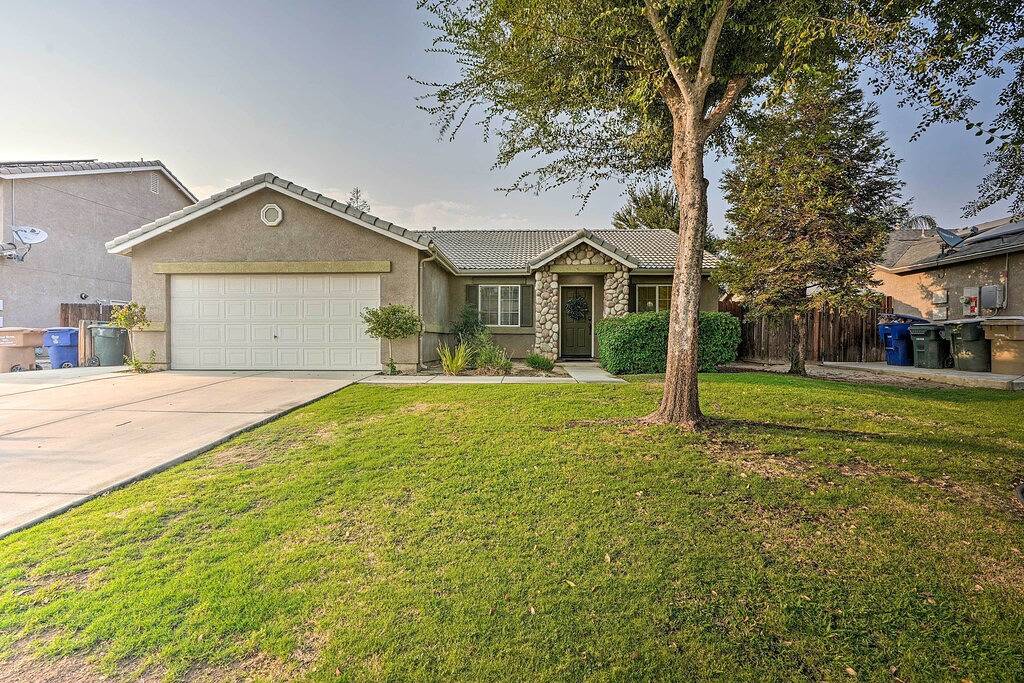 Family-Friendly Home, 6 Mi to Riverwalk Plaza in Bakersfield, Kern County