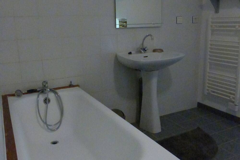 Maison Individuelle au Calme in Frayssinet-le-Gélat, Quercy