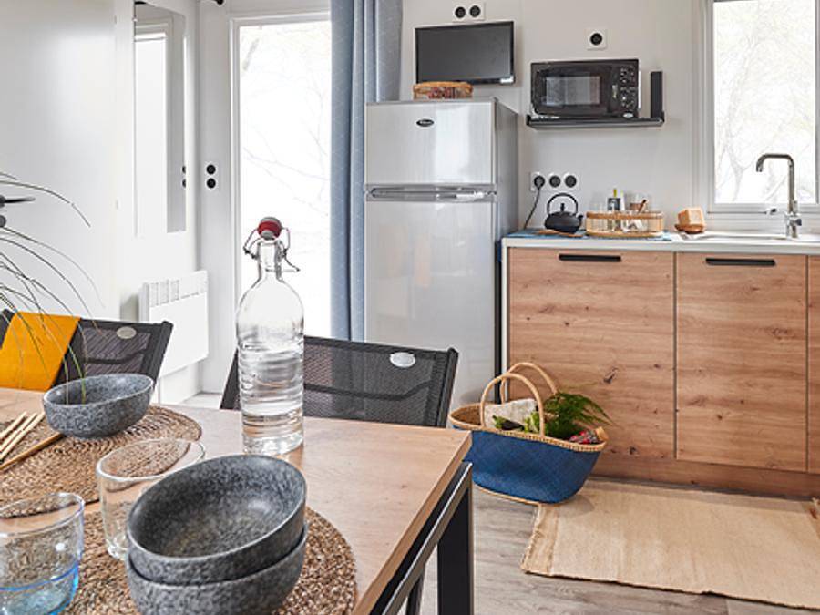 Flower Camping La Guichardière - Mobilheim 8 personen - Mobilheim Grand Confort 3 Zimmer 31 m² überdachte Terrasse + Geschirrspüler 6/8 Pers. in La Plaine-sur-Mer, Côte de Jade