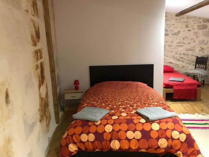 Gîte pour 5 personnes, avec terrasse dans Arenes D Arles - 2