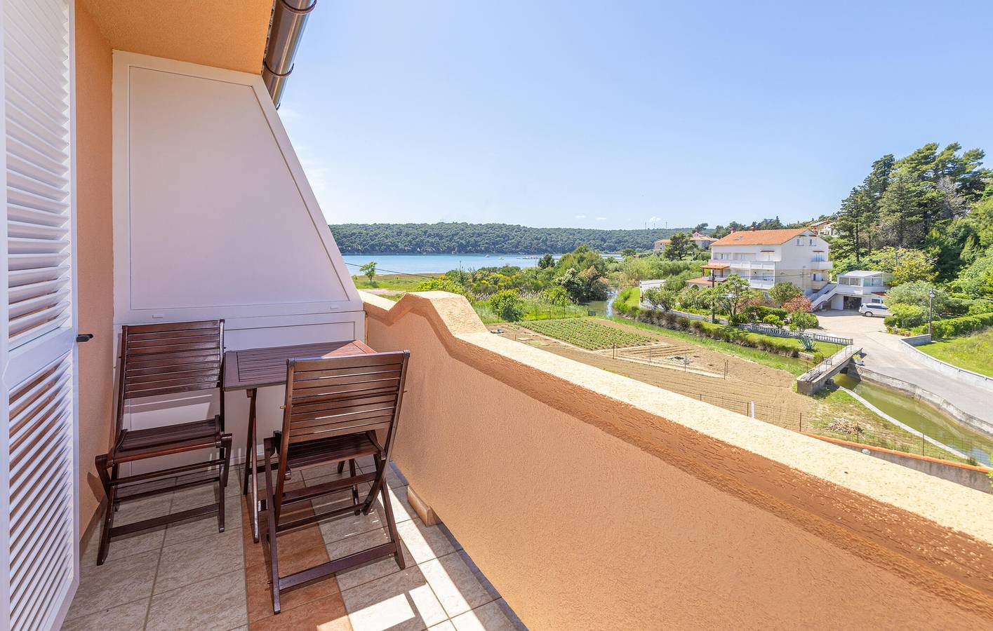 Ganze Ferienwohnung, Ferienwohnung für 4 Personen mit Terrasse in Palit, Rab