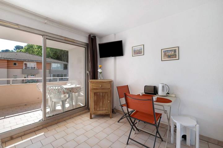 Monolocale intero, Appartamento "Studio L'oasis" con piscina in comune, terrazza privata e aria condizionata in Cagnes-sur-Mer, Costa mediterranea (Francia)