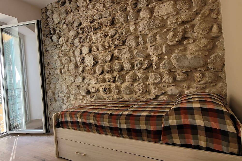 Geheel appartement, Cozy apartment in old center in Torri del Benaco, Garda Bergen