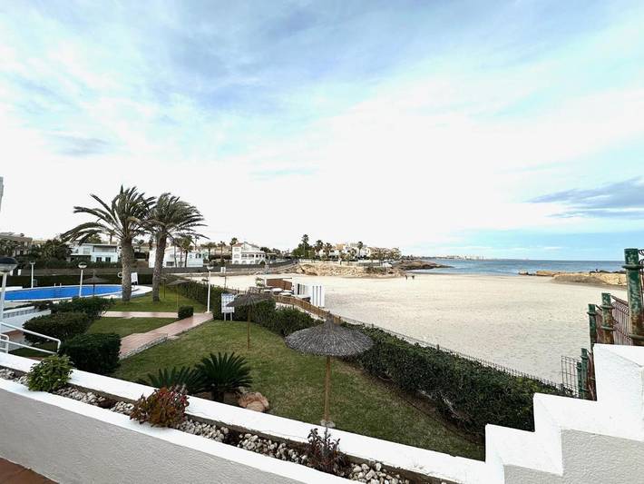 Gîte pour 3 personnes, avec vue ainsi que jardin et piscine à Cabo Roig - 3