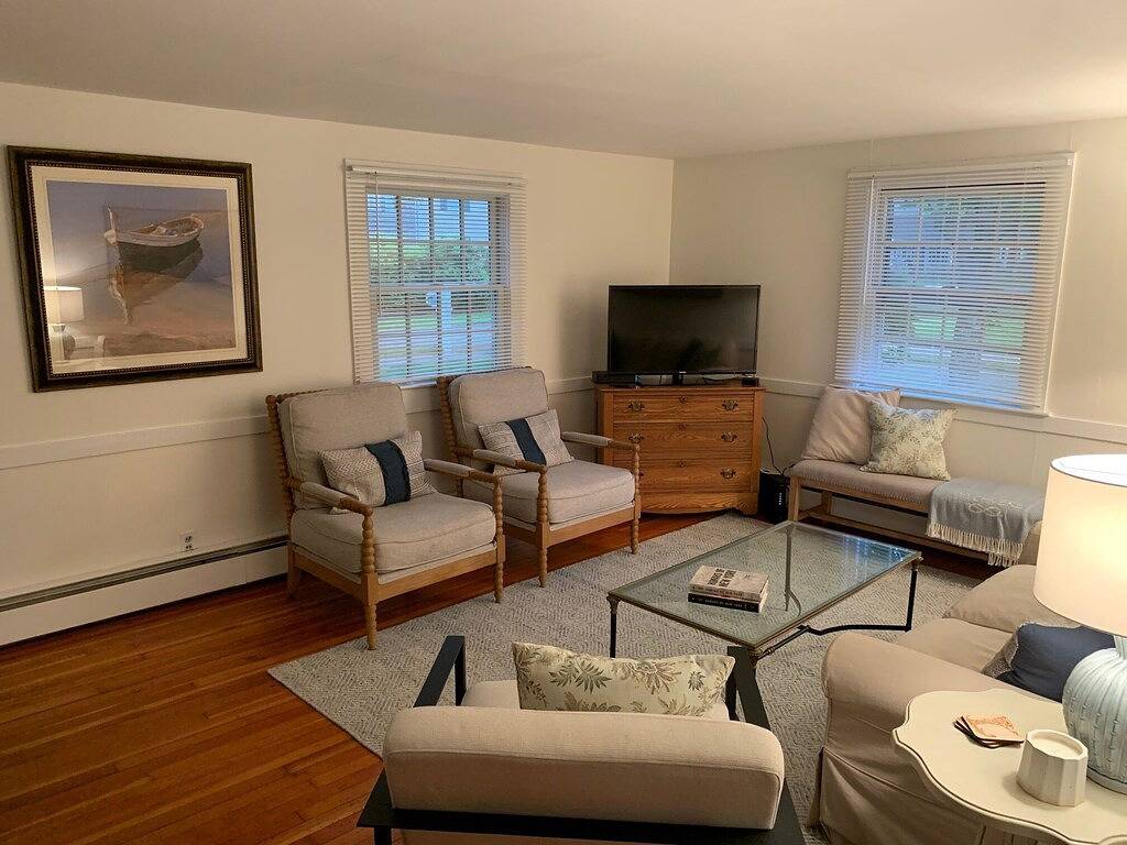 Darling Cape Cottage - Steps from Downtown Harwich Port in Harwich Port, Harwich